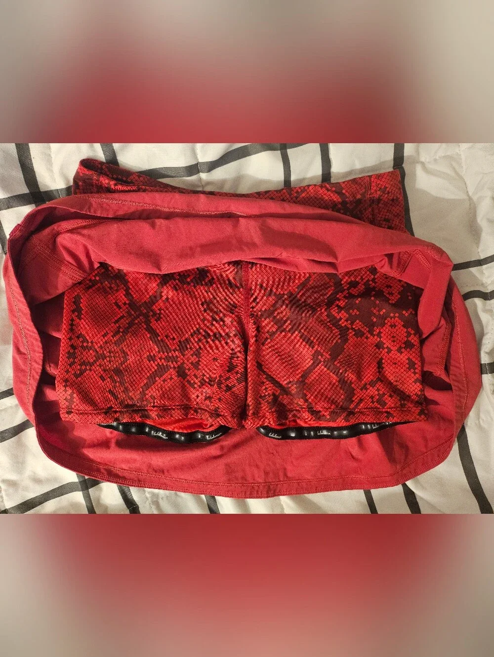 Lululemon Pace Rival Skirt Size 4 Cranberry 4-Way Stretch Mini Ziggy Snake